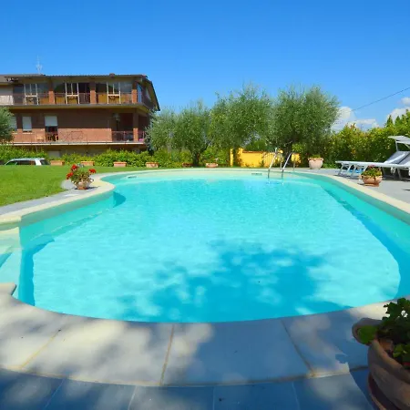 In With Pool Near Trasimeno *