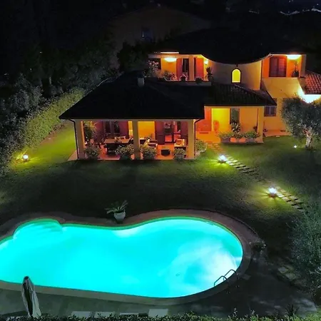 Villa In With Pool Near Trasimeno